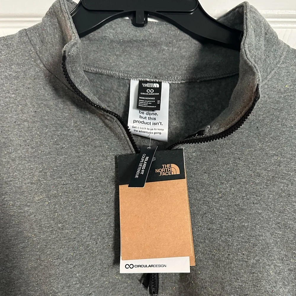 NWT‎ The North Face Mens Regrind 1/4 Zip  Pullover - Size Medium